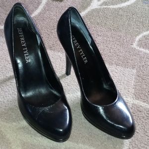 Jeffery Tyler Black Pumps